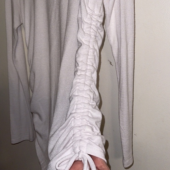 🌹Gap White Long Sleeve Ruched Sweater - Picture 2 of 4